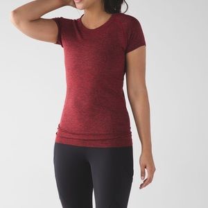 Lululemon Swiftly Tech SS, Black/true red size 10
